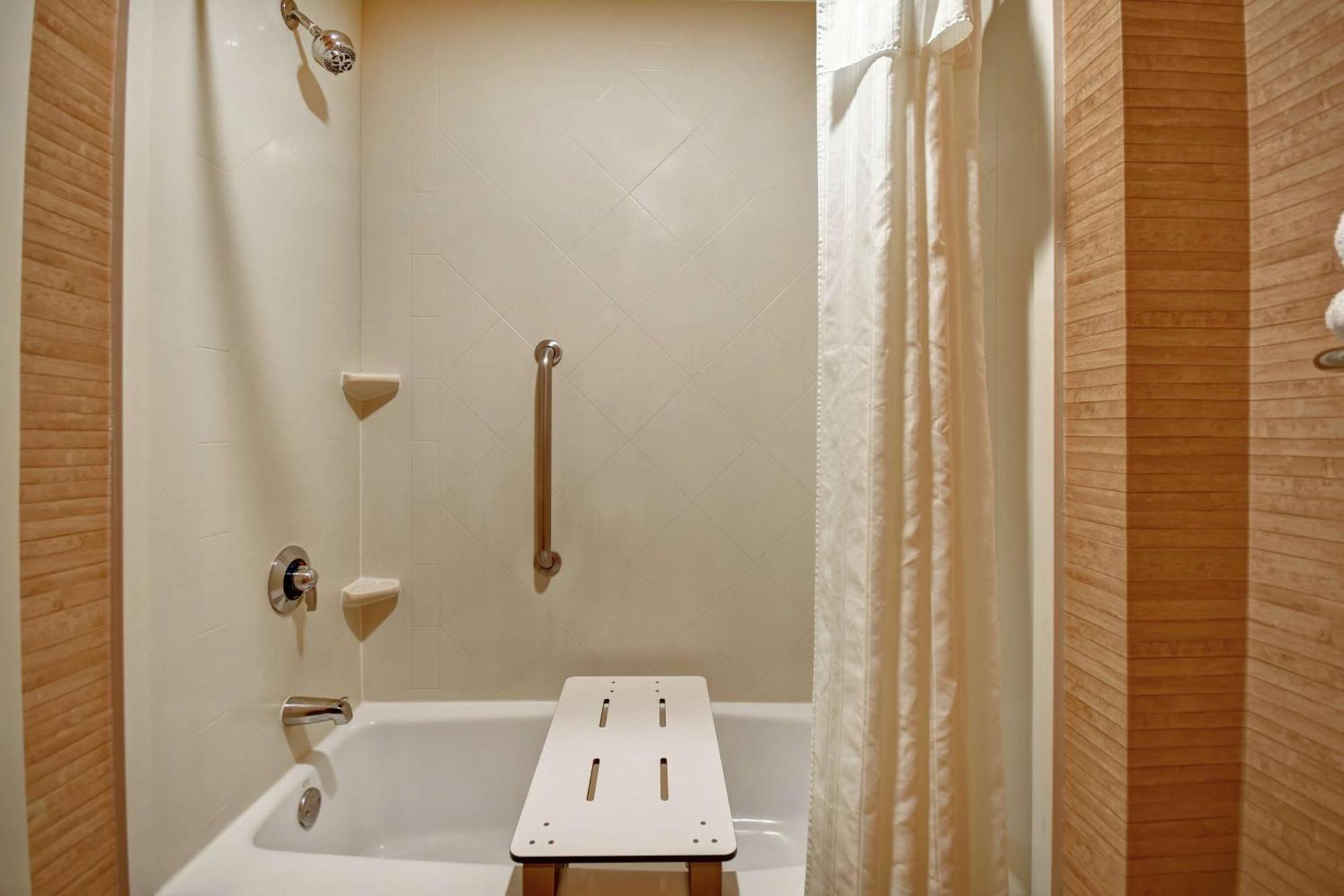One-Bedroom King Suite - Non-Smoking